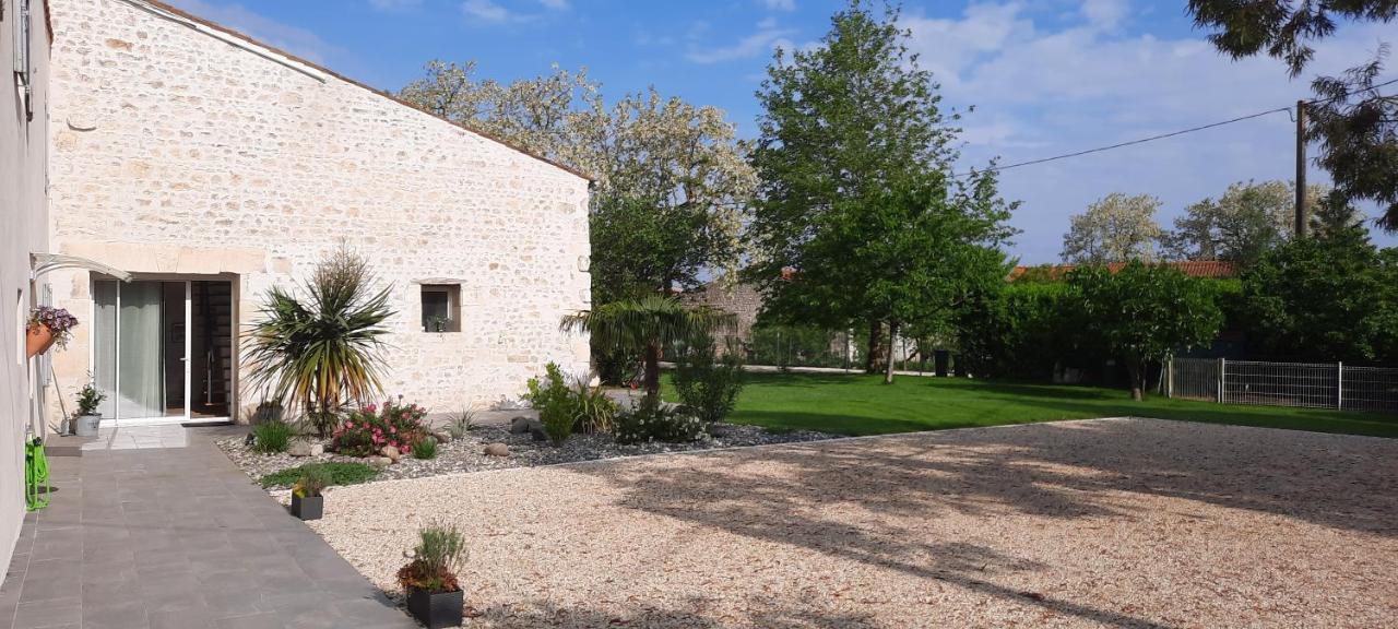 Chambres D'Hote Maeva Balanzac Екстериор снимка